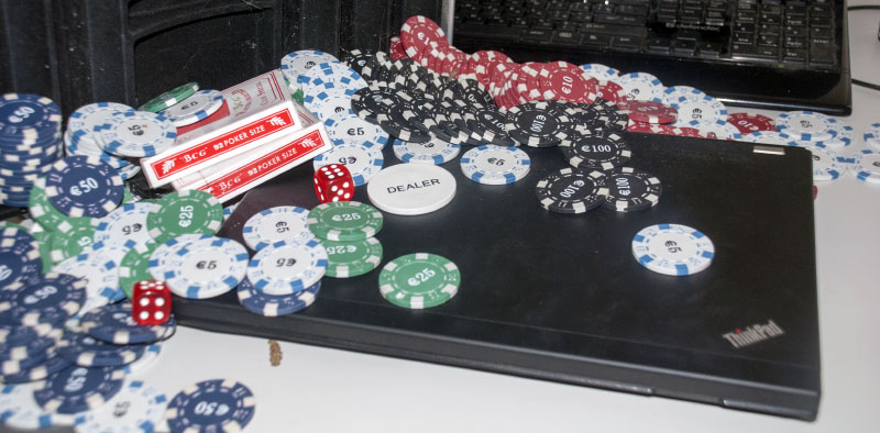 Эмиссия покерными фишками