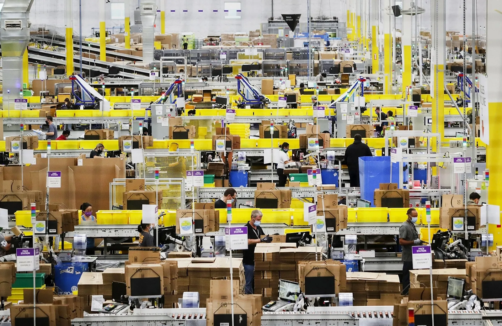 Склад Amazon. Источник