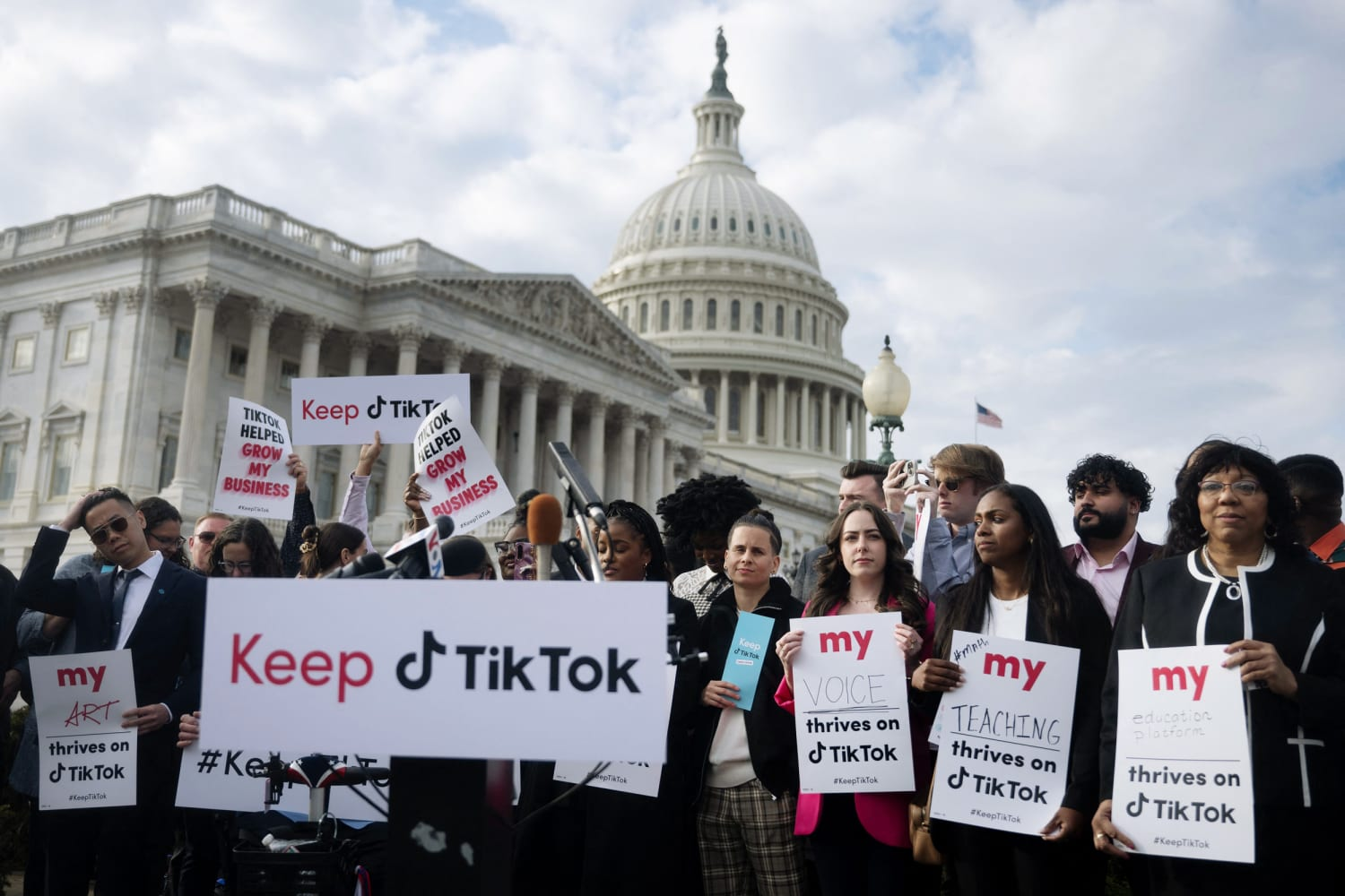 Протесты американской молодежи против запрета TikTok. Источник