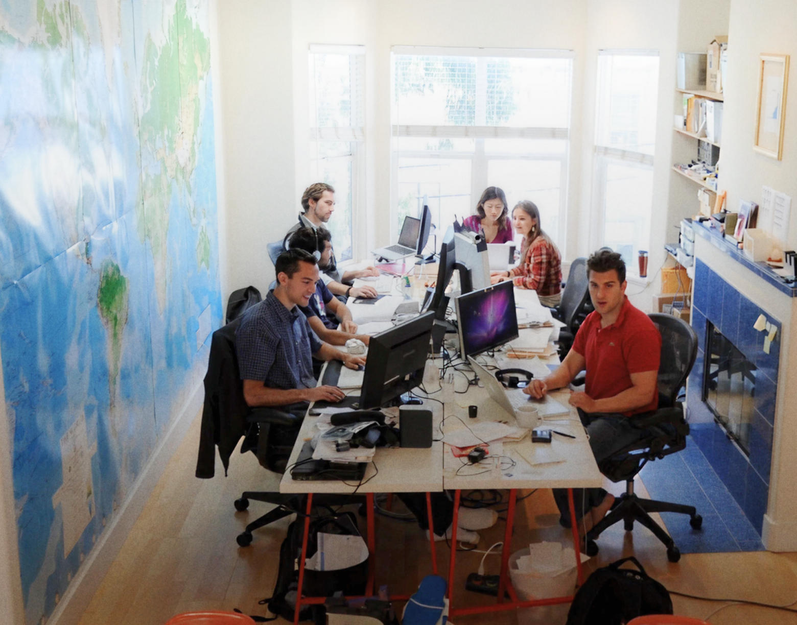  Первый «офис» Airbnb располагался в квартире Чески и Геббиа в Сан-Франциско.  