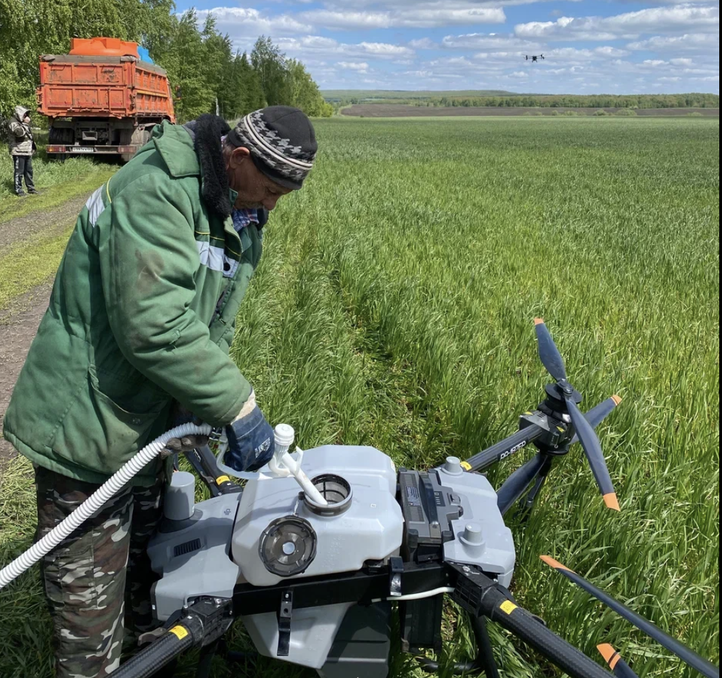 Залить дрон занимает меньше минуты 