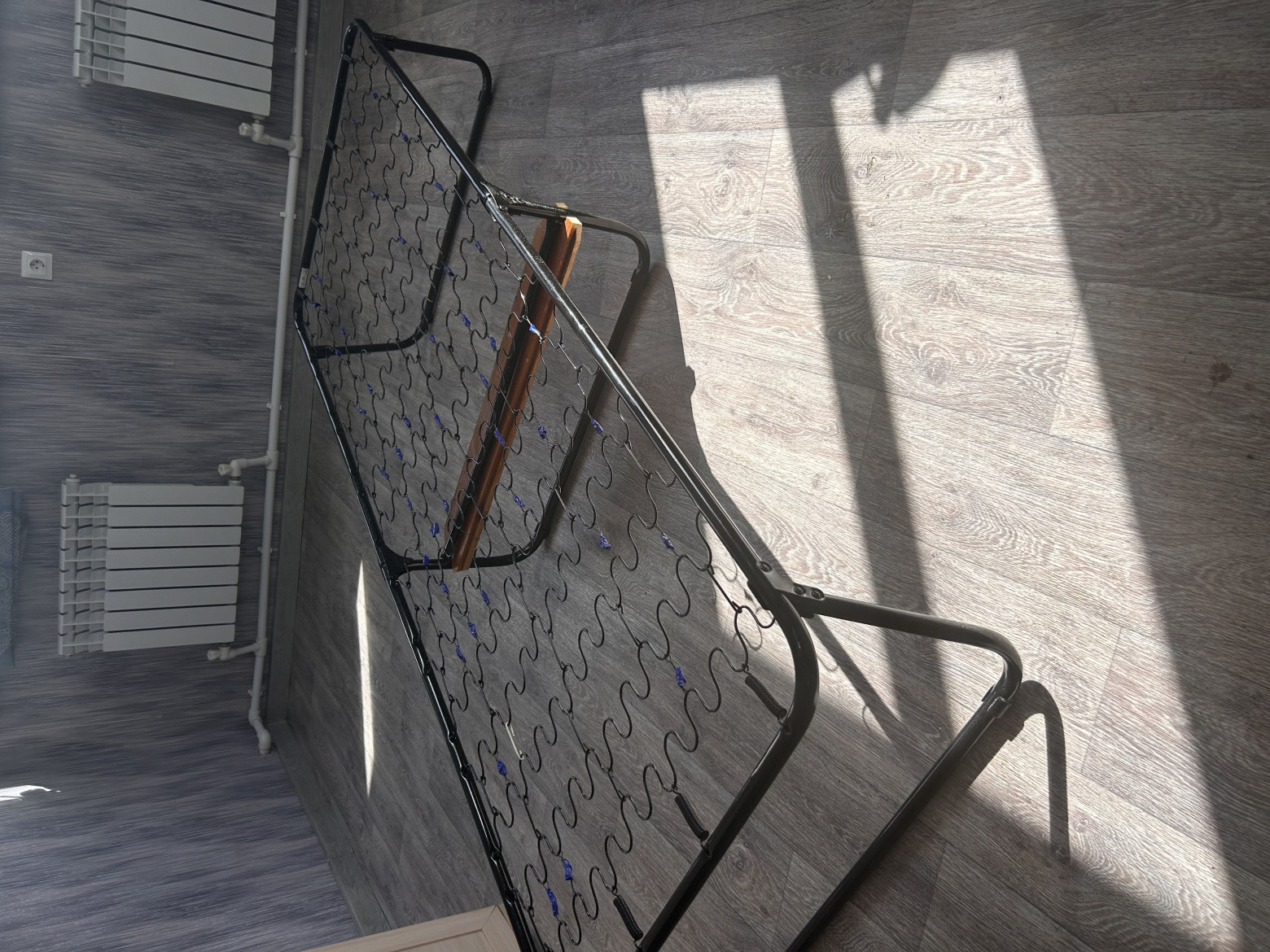 Теперь раскладушка выдерживает 150 кг