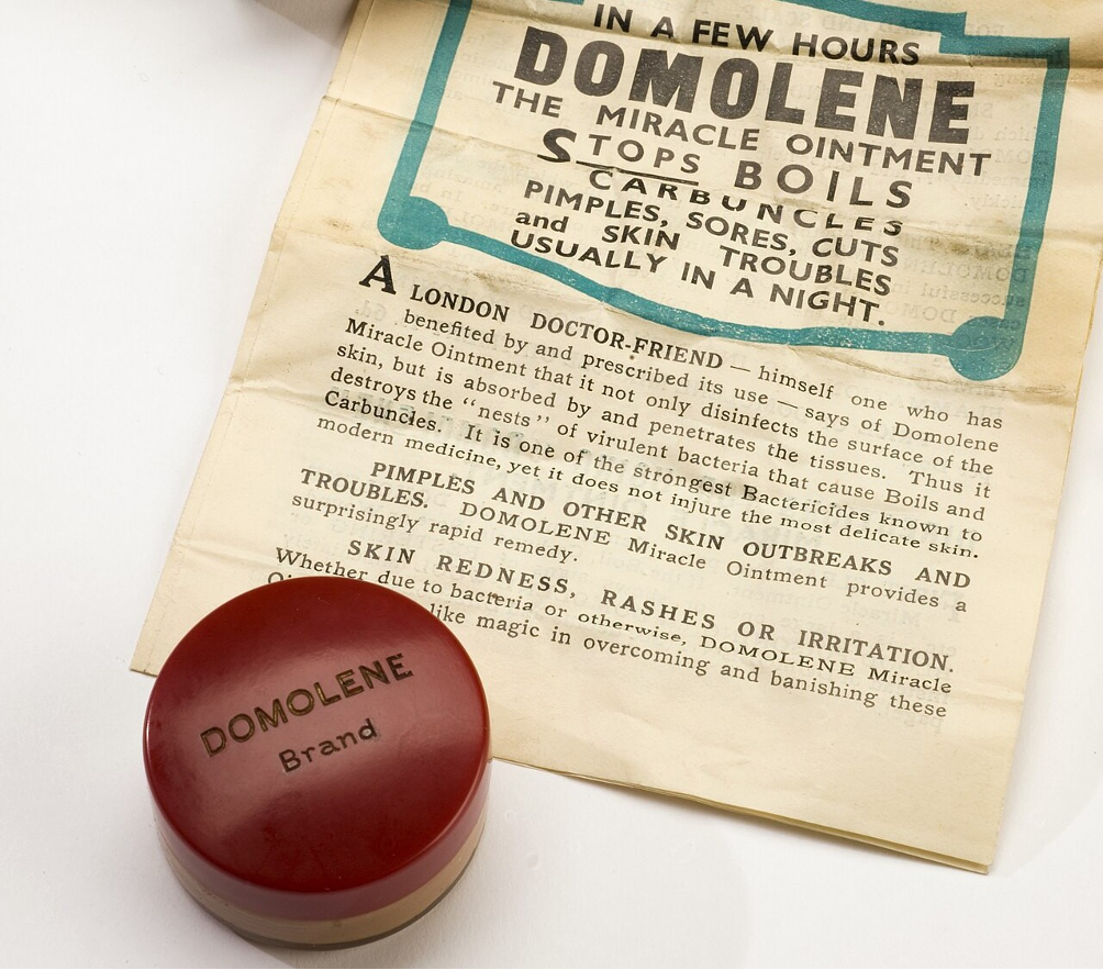 Домолен. Гидрокортизоновая мазь, которая шикарно снимала воспаление, как и все глюкокортикоиды. А потом вас доедали стафилококки и грибы. Сейчас так не делают