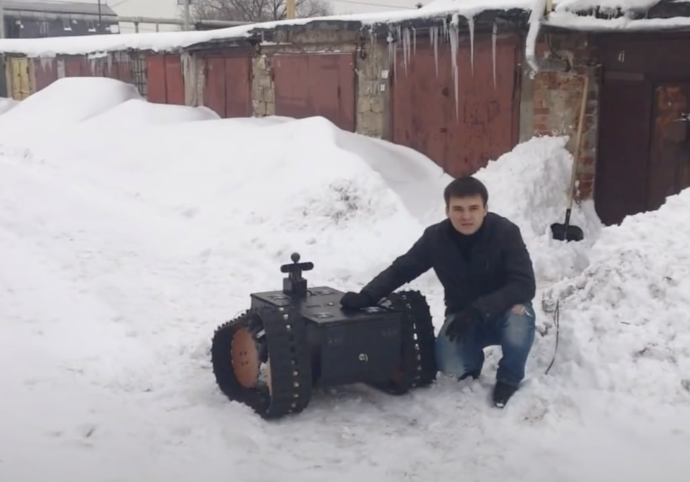 Продали в Чехию робота для уборки снега за 2 000 $. 