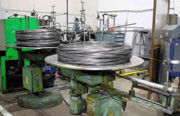 Что-то руками, что-то с помощью подъёмного крана.