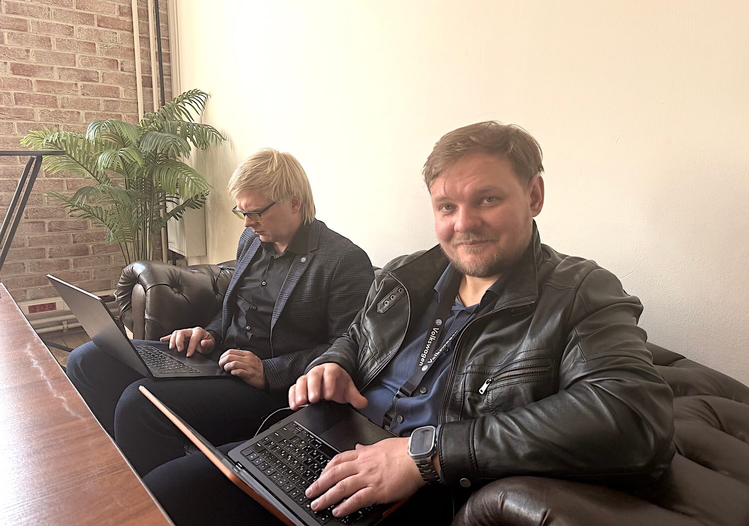 Андрей Федчишин и Сергей Коробков, коллеги Михаила по консорциуму и компании (фотографии предоставлены Михаилом из личного архива специально для данного материала)