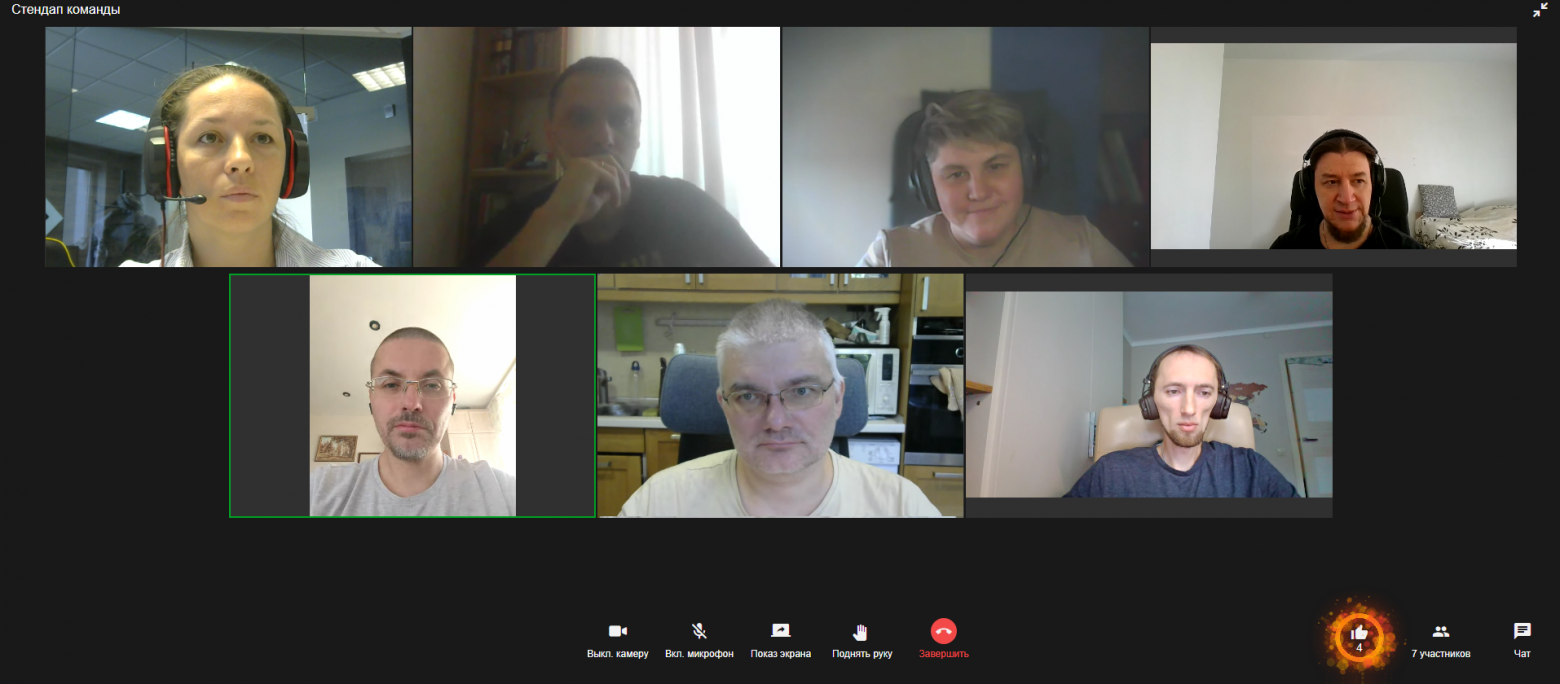 Изменения произошли в организационной структуре: разработчики разделились на две команды