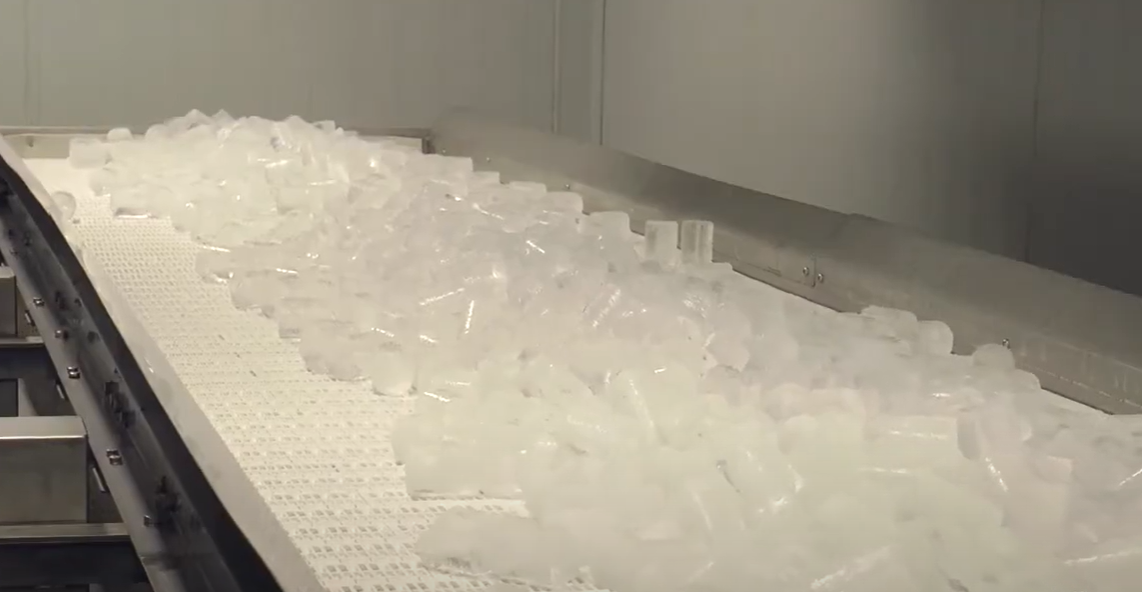 Лёд едет в ящики 