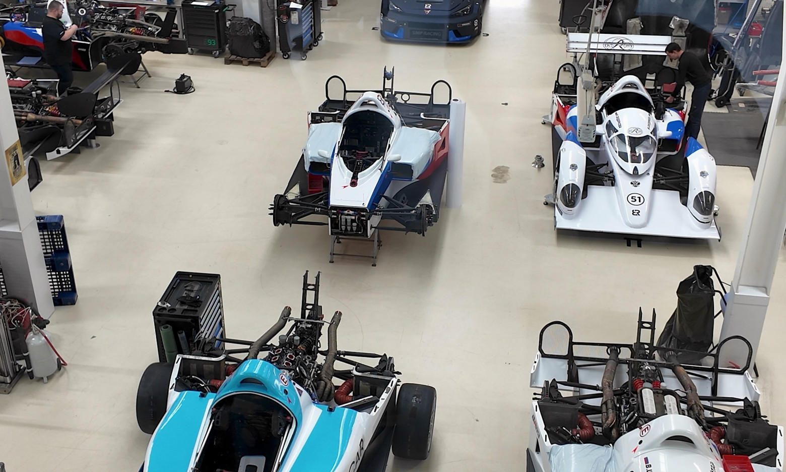 На фото — вид из офисной части: угадайте, что изменилось по сравнению со снимком выше — так выглядит BR03