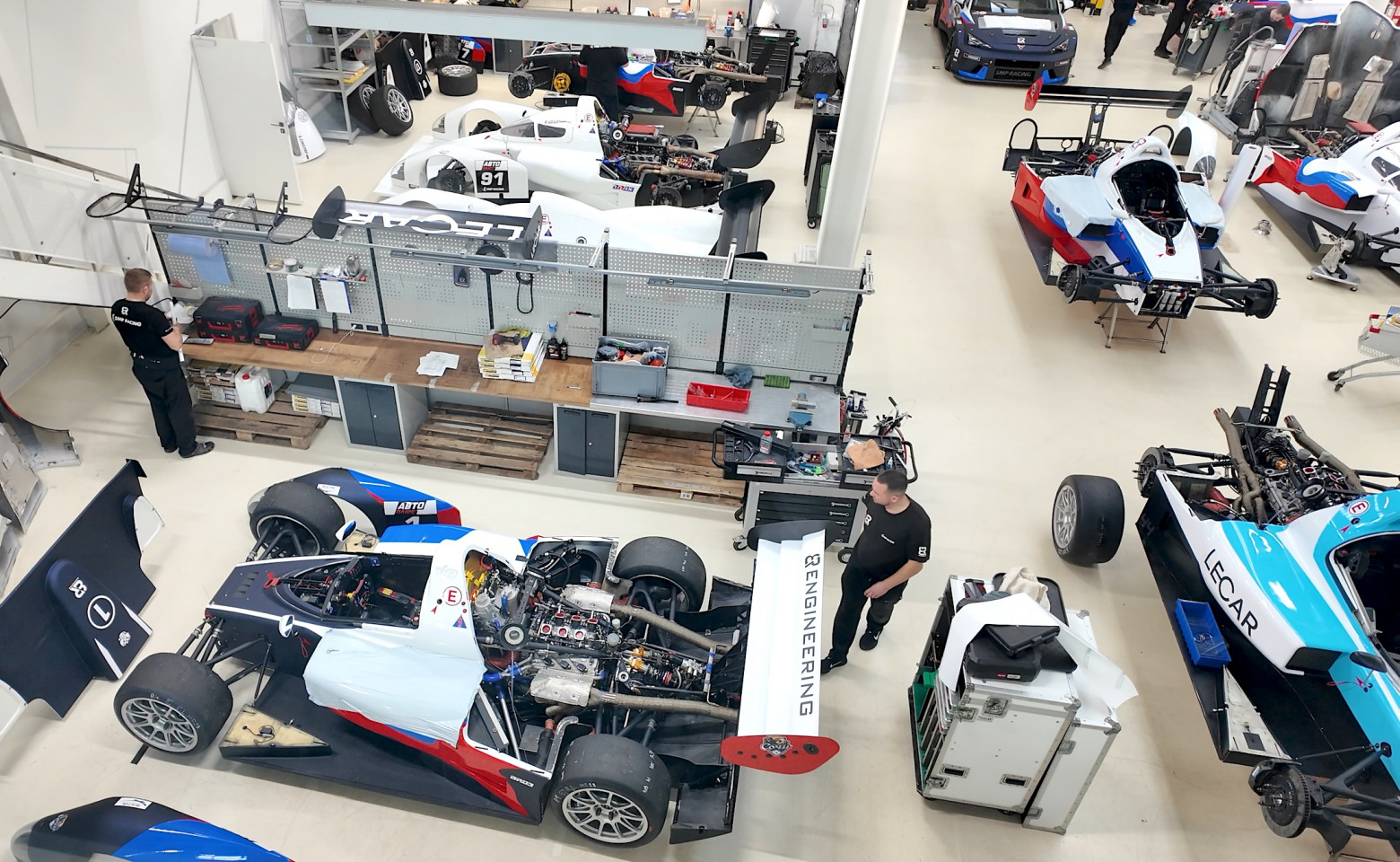 На фото — один из спортпрототипов BR03 проходит предсоревновательную подготовку