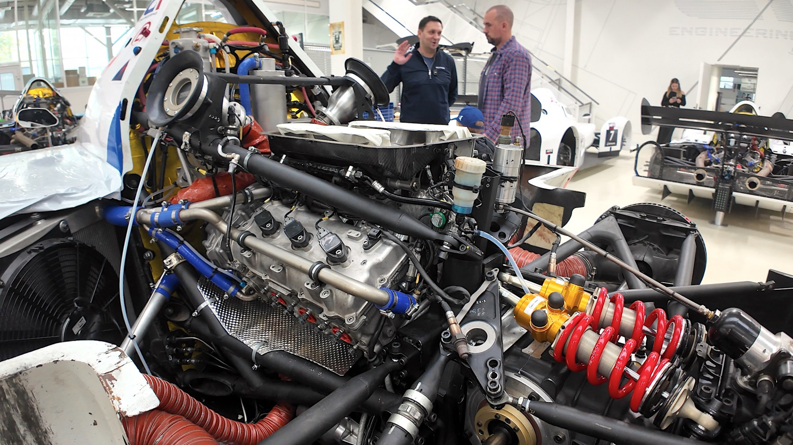 На фото — V-образный 6-цилиндровый атмосферный двигатель собственной разработки, рабочий объем — 3,5 л, мощность — 420 л.с.