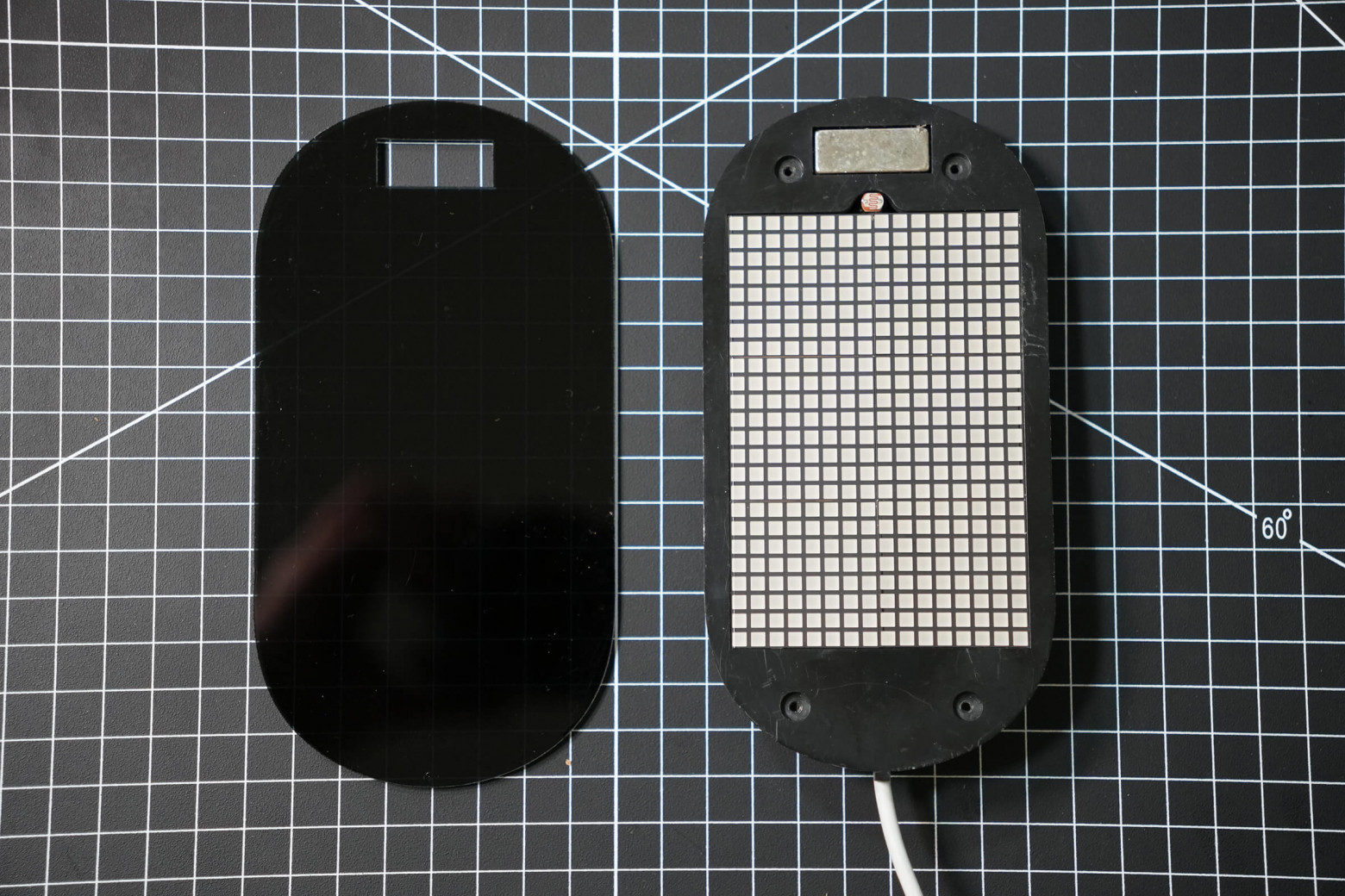 Так выглядит стекло и собранная матрица LED экрана на датчике