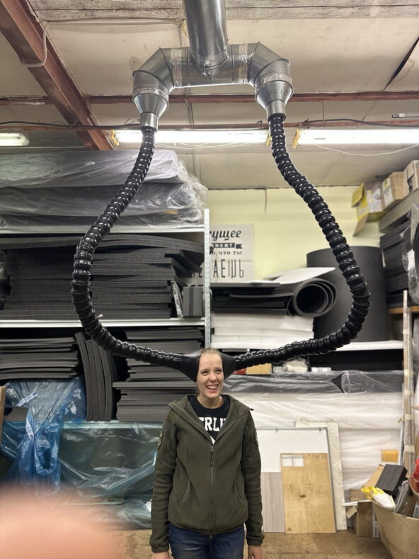 За подобные нарушения техники безопасности — увольняю моментально (и наплевать, что вытяжка ещё не была запитана проводом).