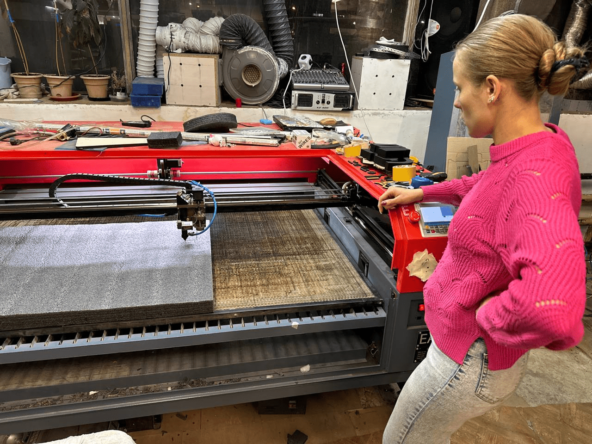 Тут получаем конструктор, который дальше нужно собрать и склеить.