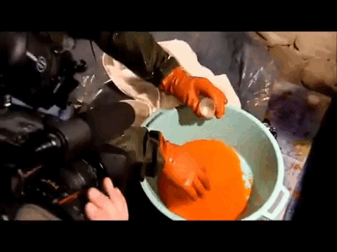 Например, в тазике 