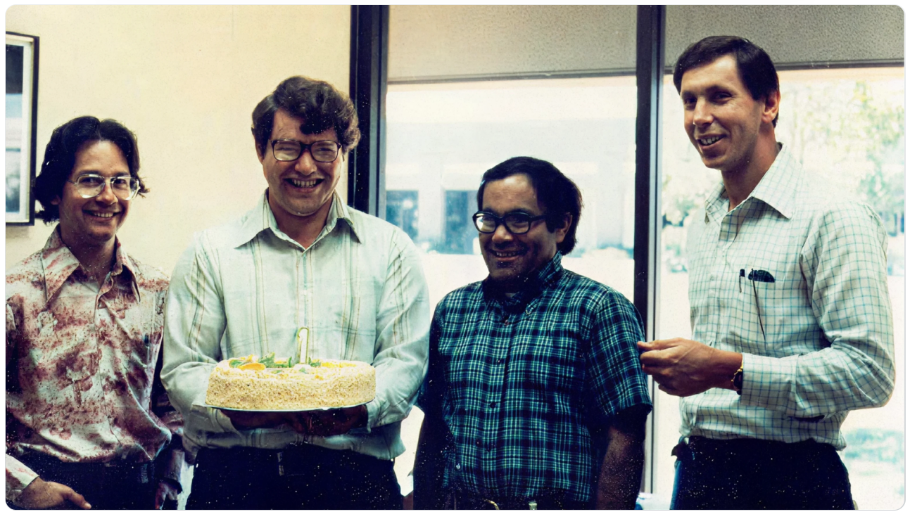 Соучредители и первые сотрудники Oracle (слева направо): Эд Оутс, Брюс Скотт, Боб Майнер и Ларри Эллисон.  