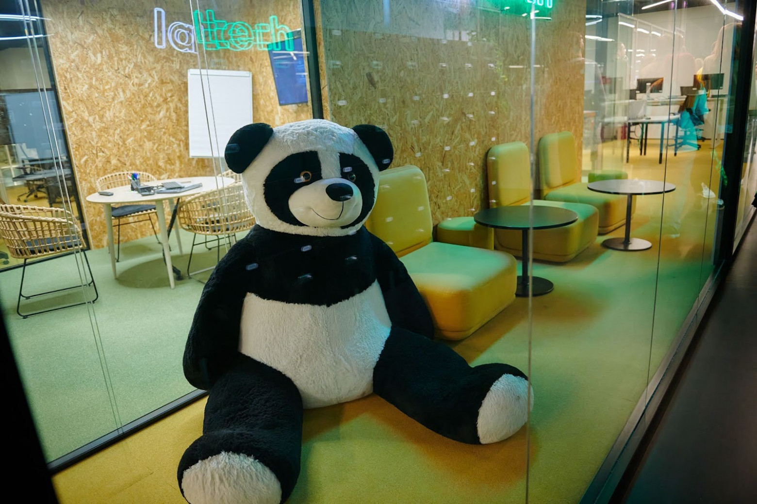 Так, например, выглядит пространство офиса La Tech