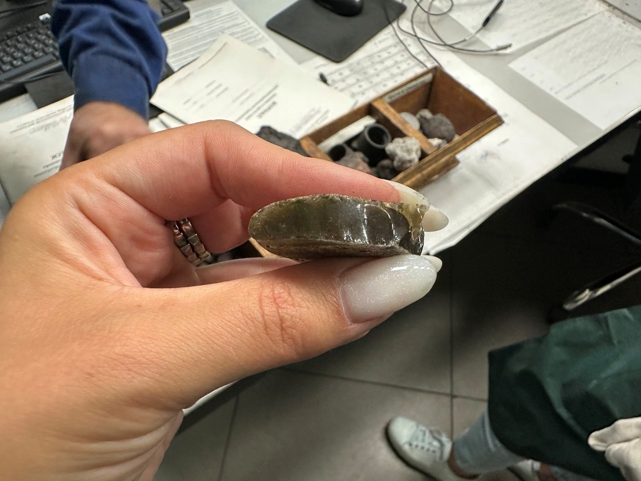 Шлак. Он тоже нужен в некоторых сферах — например, применяется на цементном, стекольном заводах, в строительной отрасли    