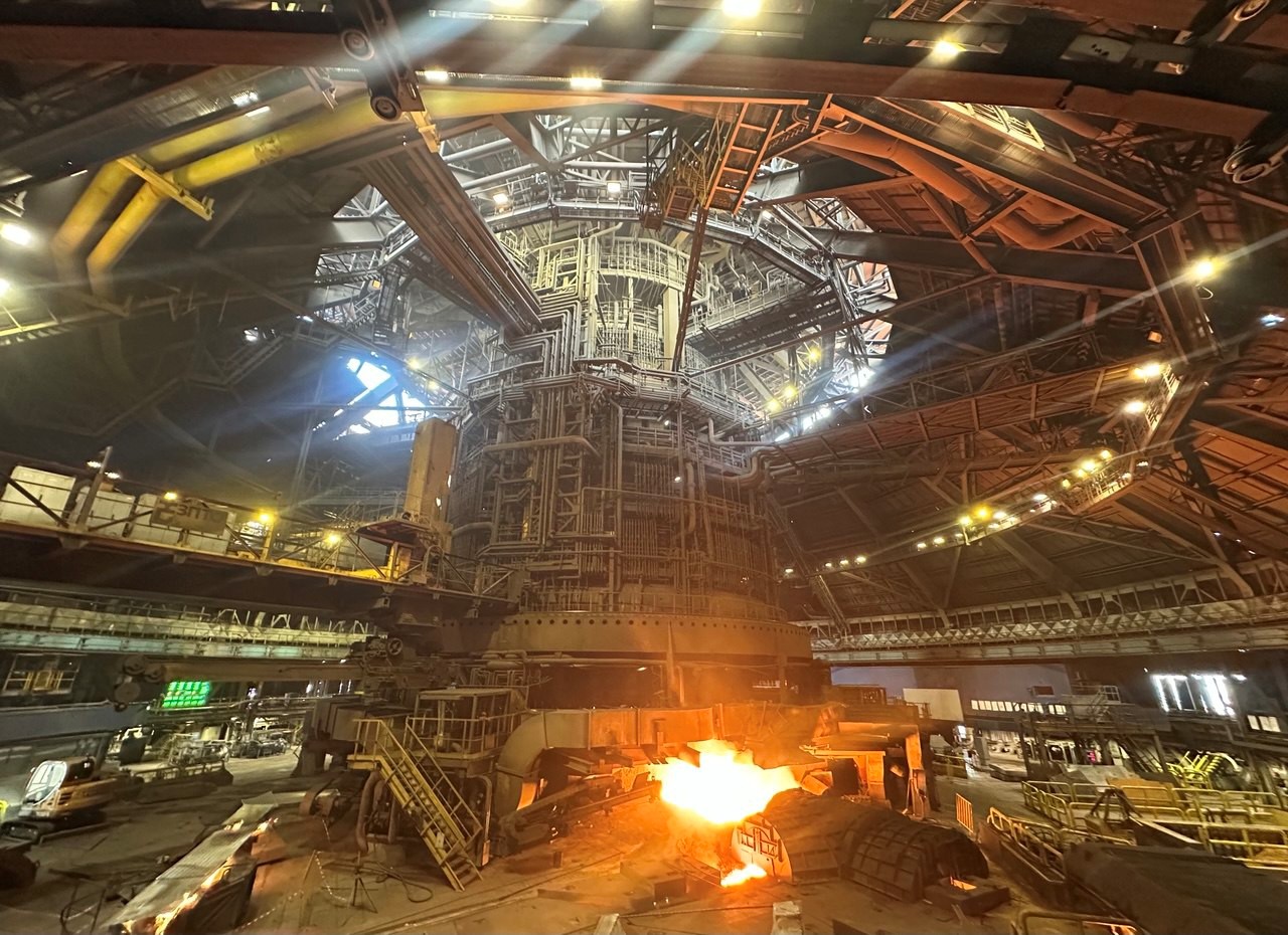 Оцените весь масштаб доменной печи