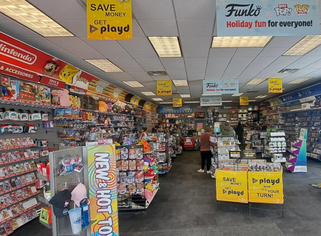 Магазин изнутри (перед закрытием). Источник: https://www.reddit.com/