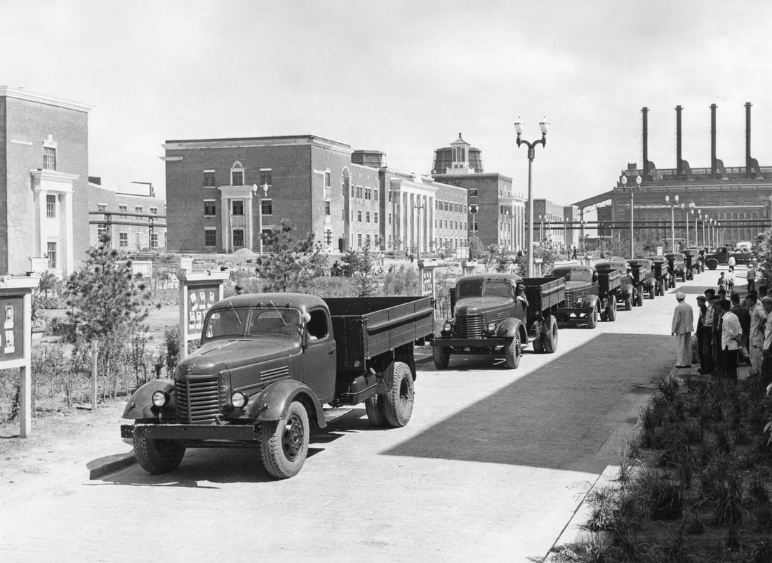 Первый автомобильный завод в Китае – сошедшие с конвейера грузовики