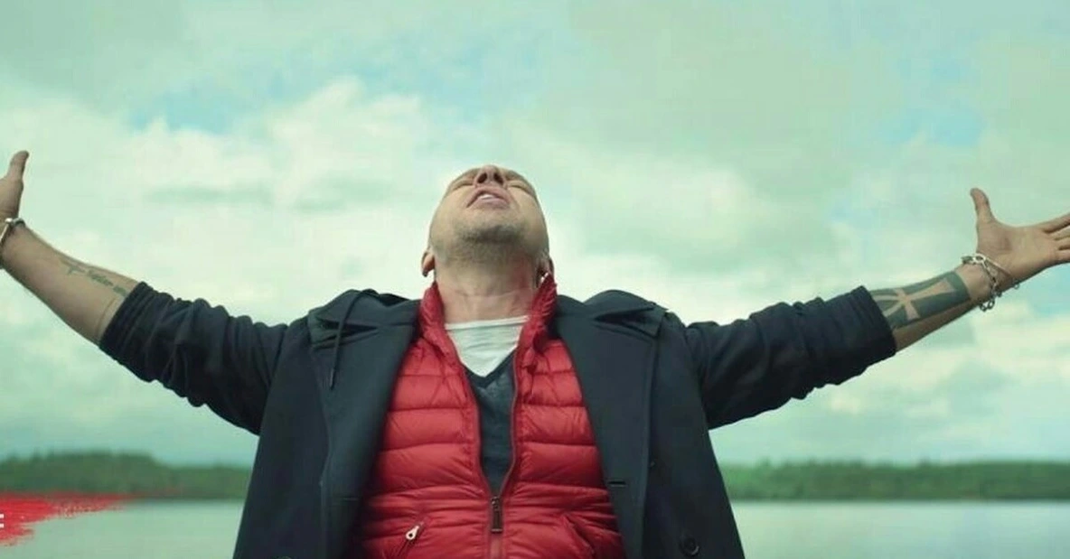 Когда нашёл стабильную работу в крупной компании.