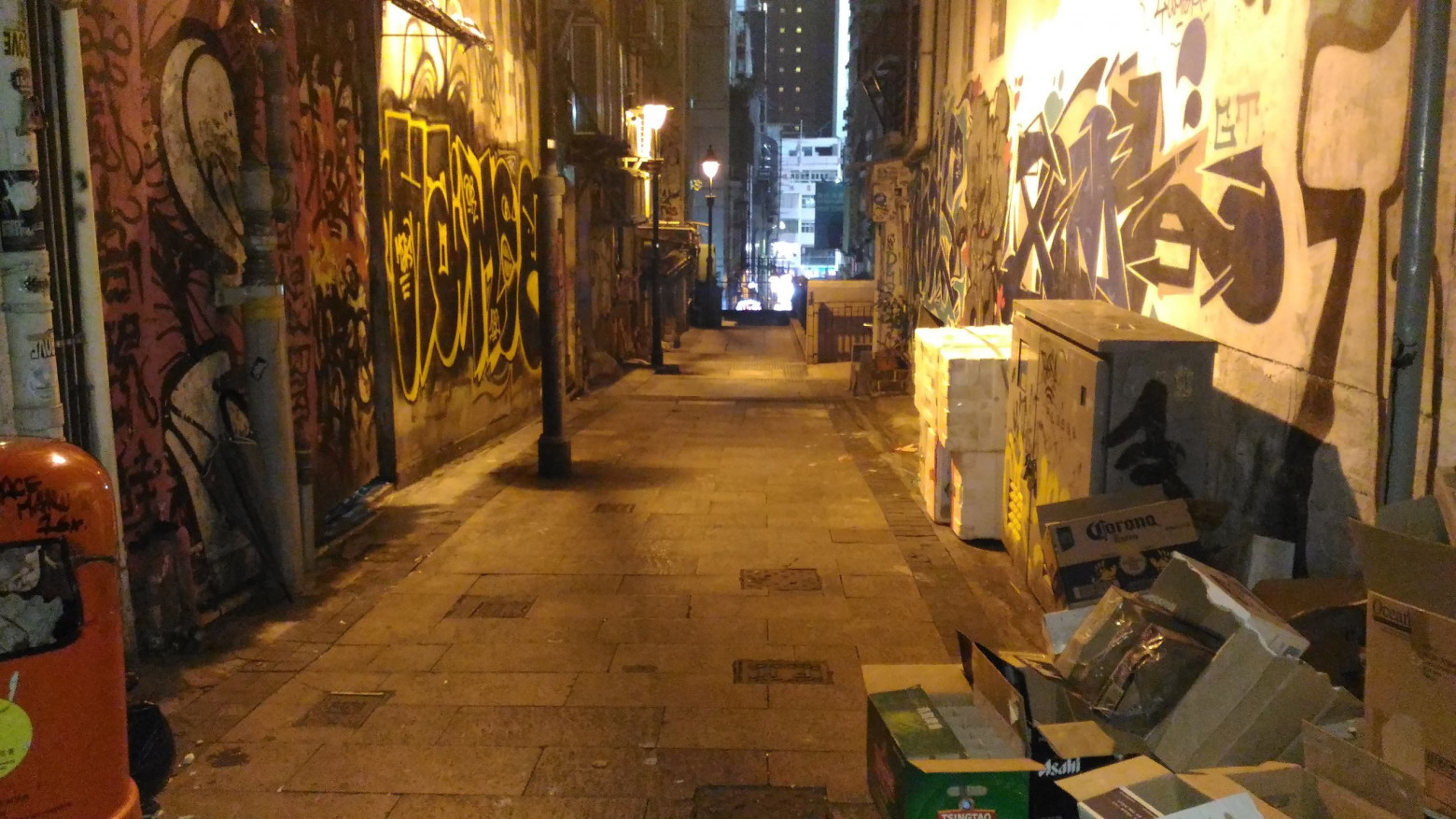 Подворотни Гонконга, уверен вы видели это в недавнем Cyberpunk 2077.