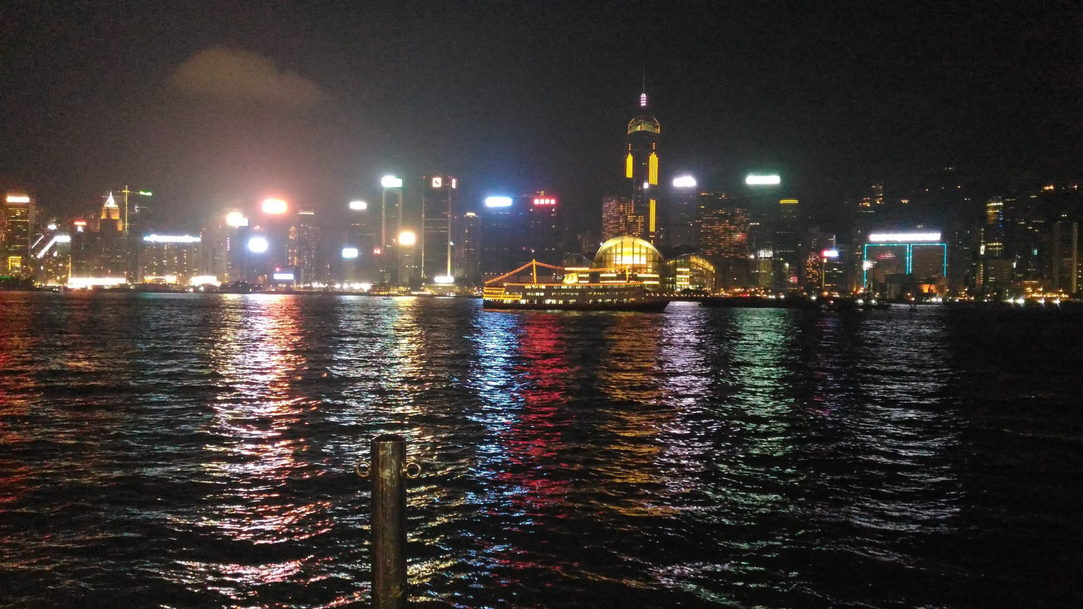 Все фото - авторские, снятые в Гонконге и Сингапуре, во времена описываемых событий.