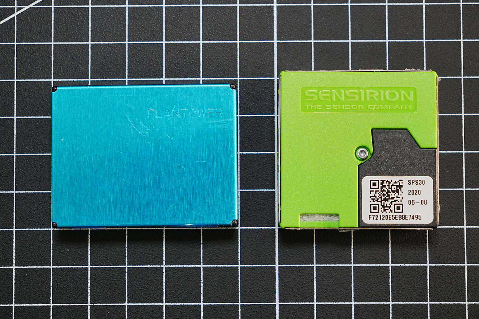 Plantower PMS7003 (слева) vs Sensirion SPS30 (справа)