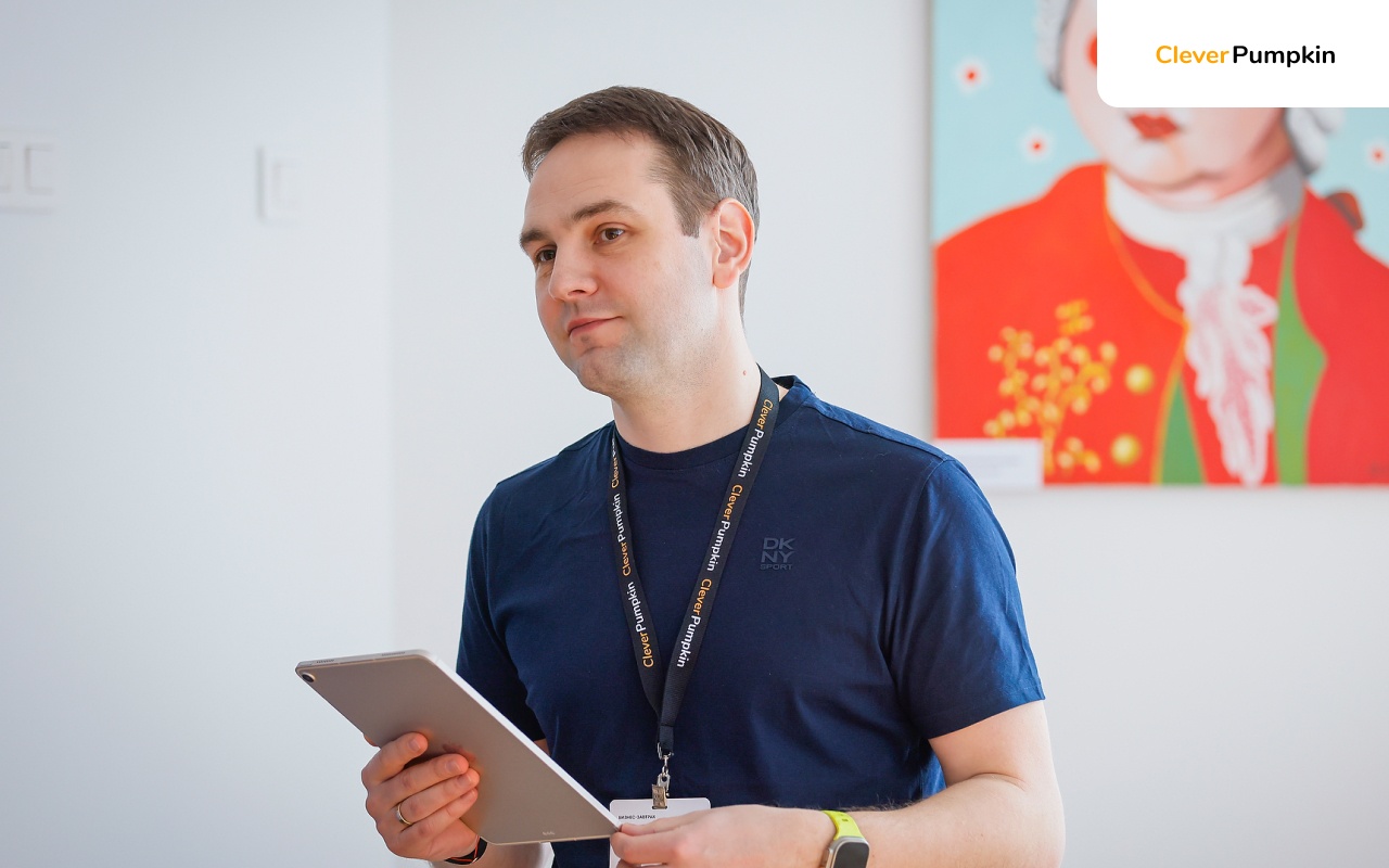 Денис Германенко выступил модератором панельной дискуссии о роли ИИ в работе руководителя