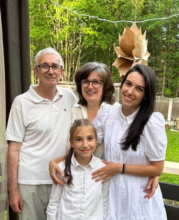 Магазином управляю удалённо — склад у родителей, аналитика и маркетинг на мне