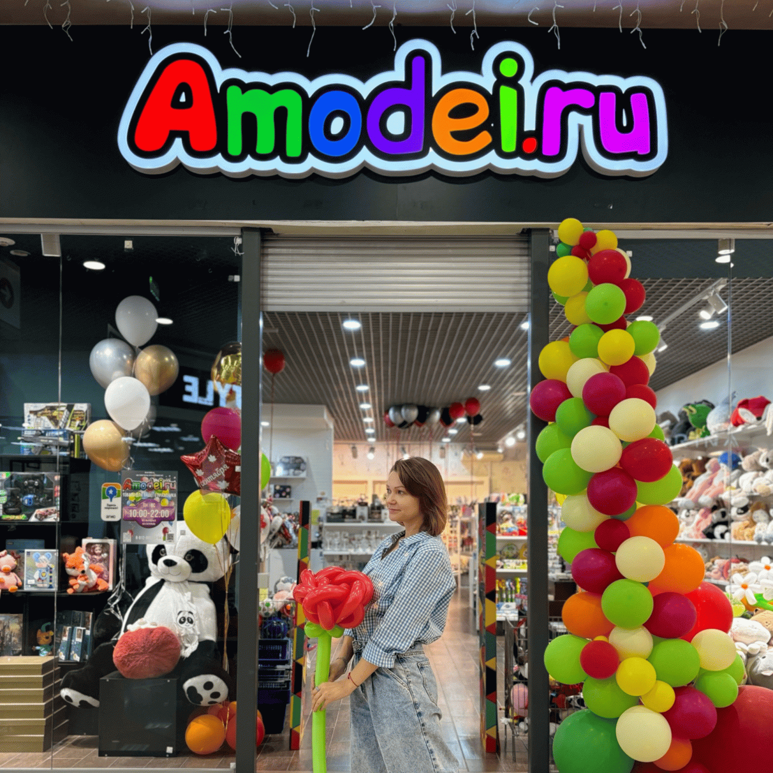 152 квадратных метра в центральном ТРЦ города. Аренда съедает до 20% оборота — но именно она даёт трафик