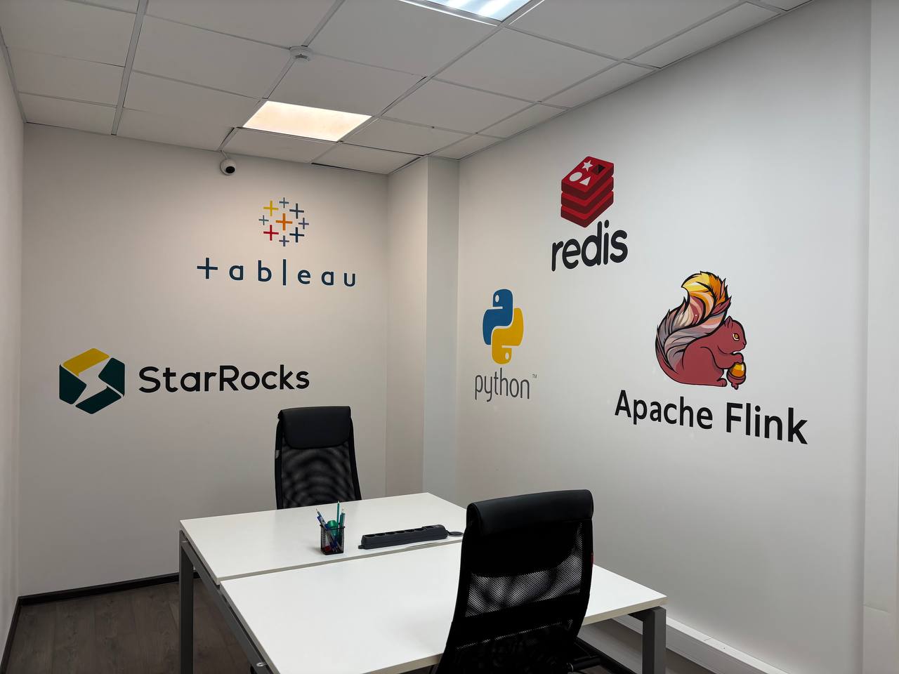 ΔE   3: Как баг с колеровкой чуть не обрушил прод, и почему офис — это API вашей корпоративной культуры - 5