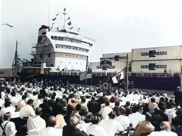 Первое контейнеровозное судно, зашедшее в порт Лонг-Бич в 1962 году, ознаменовало новую эру в судоходстве  