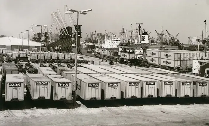 Как Maersk пережила IT-апокалипсис, стала укрытием для наркокартелей и создала корабль будущего - 8