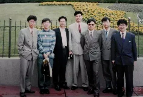 Фото команды разработчиков Huawei во время деловой поездки в США в 1994 году.  
