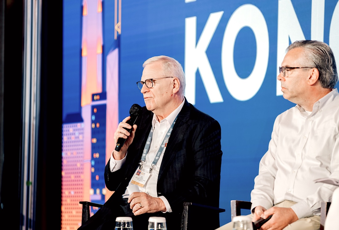 Джей Барни (слева) и Питер Клейн (справа). Из фотостока «SMS Hong Kong 2026»