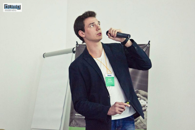 Олег Громов выступает на конференции ДАМП-2013