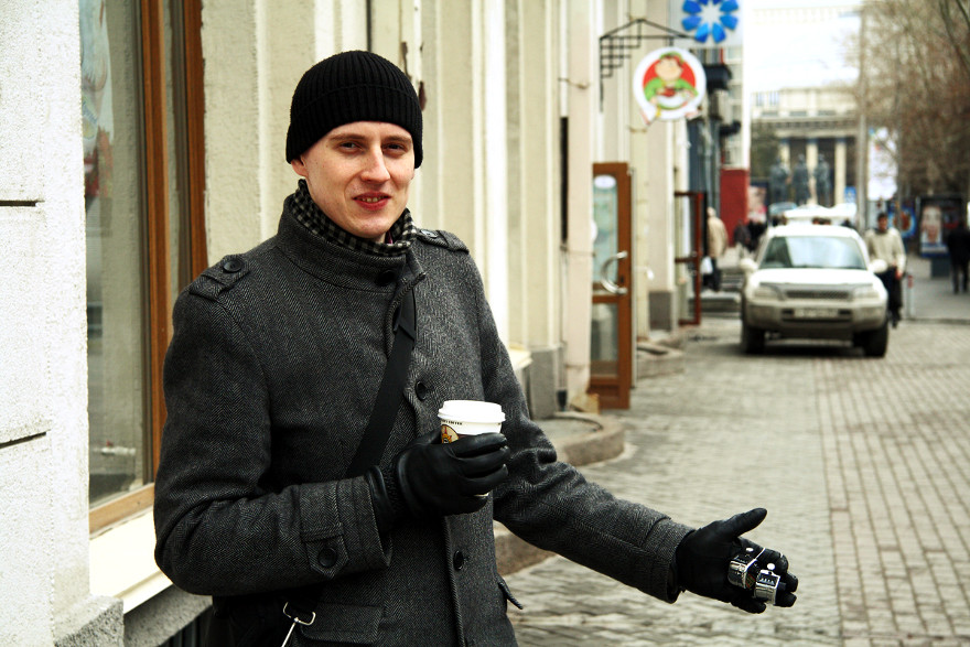 Мой товарищ со счётчиками. Улица Ленина, Новосибирск. Фото Дмитрия Кречетова